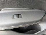 パワーウィンドウのスイッチですよ。運転席に居ながら窓を開け閉めのコントロールできます。