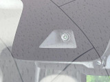 【エマージェンシーブレーキ】走行中に前方の車両等を認識し、衝突しそうな時は警報とブレーキで衝突回避と被害軽減をアシスト。より安全にドライブをお楽しみいただけます。