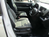 運転席には高さ調整ができる『シートハイトアジャスター機能』が付いています! 自分にぴったりの運転姿勢がとれます