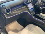 【グローブボックス】グローブボックス内にはETC2.0車載器が装備されております。普段外部から見えない位置に御座いますので、ご安心してお使え頂けます。