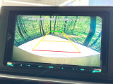 【バックカメラ】駐車時に後方がリアルタイム映像で確認できます。大型商業施設や立体駐車場での駐車時や、夜間のバック時に大活躍!運転スキルに関わらず、今や必須となった装備のひとつです!