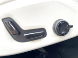 【メモリー機能付きパワーシート】ドライバーごとに設定したシート位置を記憶して、ボタン一つで切り替えできる便利な機能!運転する方が複数名いらっしゃるご家庭におすすめです。