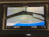 リバースギアに入れるだけで後方の表示へ切り替わります。夜間や雨の日の駐車も楽になりますよ。