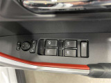 パワーウィンドウスイッチで運転席から全席の窓の開閉ができます♪