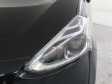 LEDヘッドライトです。デザイン性がよくとても明るいので、夜間の走行や悪天候でも安心です。しかも長寿命!