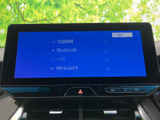 交通情報やBluetooth、USB、Miracastなどの項目が表示され、接続方法を選びやすい画面です。利用したい機能を画面上で確認でき、日常の使い方に合わせて活用いただけます。
