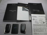 取説・メンテナンスノート・スマートキー・カードキーの4点セットです。
