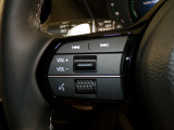 【ステアリングリモコン】ステアリングにオーディオ調節可能なスイッチが装備されていますので運転中でも視線をそらさずにオーディオの調節が可能です!