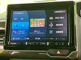 ナビやテレビ、オーディオなどのメニューを画面から選べるため、目的に合わせた機能を探しやすい構成です。お出かけ先の検索から普段の音楽再生まで、日常で活用できます。