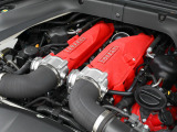3.9L V8ターボエンジンは560cvのゆとりあるパワーを発生し、街乗りから高速巡航まで滑らかな加速を提供します。