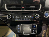 オートエアコン♪お好みの温度に設定するだけで車内を快適空間にしてくれますよ♪