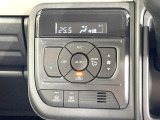 【オートエアコン】一度お好みの温度に設定すれば、車内の温度を検知し風量や温度を自動で調整。暑い&hellip;寒い&hellip;と何度もスイッチ操作をする必要はありません。快適な車内空間には必須の機能ですね♪