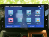 音楽や各種メニューを画面から選べ、オーディオ操作をまとめて行える構成です。表示が見やすく、日々の移動で使いたい機能へアクセスしやすいのが便利です。