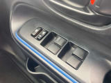 全席パワーウィンドウとなっています。運転席はオートになっているのでワンタッチ開閉することが出来ます。