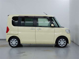 この度は、当社の展示車をご覧いただきまして、誠に有難うございます。自信をもってお勧めできる車となりますので、ごゆっくりご覧頂きたいと思います。