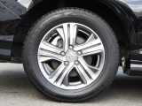 ★右後タイヤ★足元を彩る専用デザインのアルミホイール!タイヤ詳細 205/60R16インチでタイヤの溝は、6mmございます。