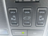 電動スライドドア!!荷物で手が塞がるなど簡単にドアの開閉が出来ます!何より力いらずで開閉OK!女性やお年寄りにも優しい。電動機能はOFFにもできますから元気なお子様の駆け出しも安心!