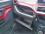 車検証などの保管に便利な小物入れがついています