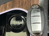 【インテリジェントキー】カバンやポケットに入れたままでもドアの施錠・解錠が可能なスマートキーを装備。エンジンのオン・オフ時もカギを取り出す必要が無いからとっても便利です♪