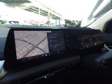 ナビゲーションはもちろん、車両の各種設定やオーディオ、スマートフォンとの接続など、さまざまな機能をこちらから操作していただけます。