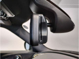 MINIではルームミラーの裏側にETCの車載器が内蔵されており、別途で車載器の購入必要なしで非常にスマート。皆様が驚かれるポイントのでもあります