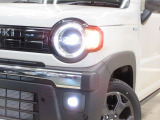 LEDヘッドライトです。デザイン性がよくとても明るいので、夜間の走行や悪天候でも安心です。しかも長寿命!