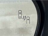 車線変更時の後方確認をアシストしてくれるブラインドスポットモニター!ドアミラーの死角を検知してくれるから車線変更もスムーズです。
