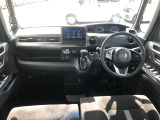 【インパネ全体】手が届きやすく、どなたでも運転しやすいです。シンプルで使いやすい設計になっています!