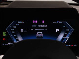 【BMWライブ・コックピット】コントロール・ディスプレイとインスツルメント・ディスプレイから構成されるディスプレイ・ネットワークにすべての情報がより分かりやすく表示されます。