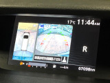 【アラウンドビューモニター】専用のカメラにより、上から見下ろしたような視点で360度クルマの周囲を確認することができます☆死角部分も確認しやすく、狭い場所での切り返しや駐車もスムーズに行えます。
