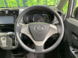 インテリアに合わせたデザインのステアリングは、運転される方のことも考え、運転しやすい形状、大きさです。是非一度、実際に触ってお確かめください。