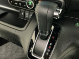 オートマチックシフトレバーは、手になじみ操作しやすい形状で安全運転にもつながります♪