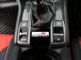【電子制御パーキング+ブレーキホールド】便利なスイッチ式のサイドブレーキ!停車中にブレーキペダルを踏み続けなくても自動的にブレーキを保持する機能も搭載♪