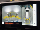 複数のカメラを駆使して車を上から見下ろした視点を合成!高精度で駐車をサポートするパノラミックビューモニター!