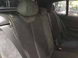 BMWの少し硬めの足回りは車の縦揺れを素早く整えるため、同乗者の方への車酔いにも効果が御座います。