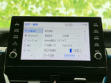 時計や言語、Bluetooth、スマートフォン連携などの設定項目を一覧で確認できます。画面上で必要な内容を選びやすく、各種設定をまとめて見直したいときにも便利です。