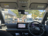 視界広々で運転しやすいインパネ