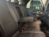 メルセデス・ベンツの定める厳しい基準をクリアしたお車のみをご案内させて頂きます。納車前整備はメーカー規定に基づき当店3Fの指定工場で入念に行なわれます。熟練のメカニックがお客様のお車を整備致します。