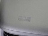 ◆助手席エアバッグ◆SRSエアバッグは、シートベルトだけでは防ぎきれない衝突時の衝撃から乗員を守るための安全装置。衝突時に瞬時に膨らみ、頭部や胸部がダッシュボードに直接衝突するのを防ぎます。