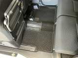 しっかりと汚れ、砂ぼこりを落とし足元まで清潔な車内空間を作り上げております♪