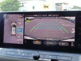 【プロパイロットパーキング】駐車可能枠がPマークで表示されスイッチを押し続けるだけでステアリング・アクセル・ブレーキ・シフト操作が自働で行われる。最後にはパーキングブレーキも作動します♪