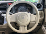 インテリアに合わせたデザインのステアリングは、運転される方のことも考え、運転しやすい形状、大きさです。是非一度、実際に触ってお確かめください。