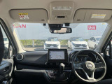 視界広々で運転しやすいインパネ