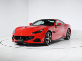 ボディカラーはRosso Corsa(赤)にインテリアはNero(黒)の組み合わせでございます。