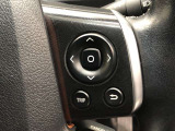【ステアリングスイッチ】右です。ハンドルから手を離さず、運転に集中したまま手元でマルチインフォメーションディスプレイ内の表示切替などができます。