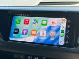スマートフォンインターフェースを利用すればUSBケーブルを介してナビゲーション、メッセージ、電話、音楽などスマートフォン内のアプリをMMIタッチィスプレイに表示しスマートフォンに触れずに操作できます。