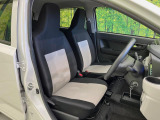 運転席まわりには十分なスペースがあり、大柄な方でもゆったり運転していただける環境です。