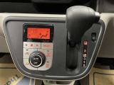 オートエアコン♪お好みの温度に設定するだけで車内を快適空間にしてくれますよ♪