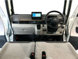 【前方視界】開放的な前方視界!運転がしやすく疲れにくいです♪窓が大きく、見通しがとっても良いおクルマですよ♪