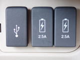 ◆携帯電話の急速充電が出来ます! 携帯電話のバッテリーが少なくなっても充電出来るので安心してお出掛け出来ますね!